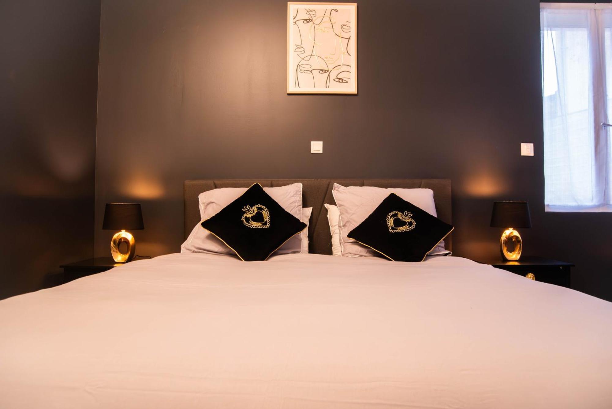 Suite Romantique Jacuzzi Moulins  Exterior photo