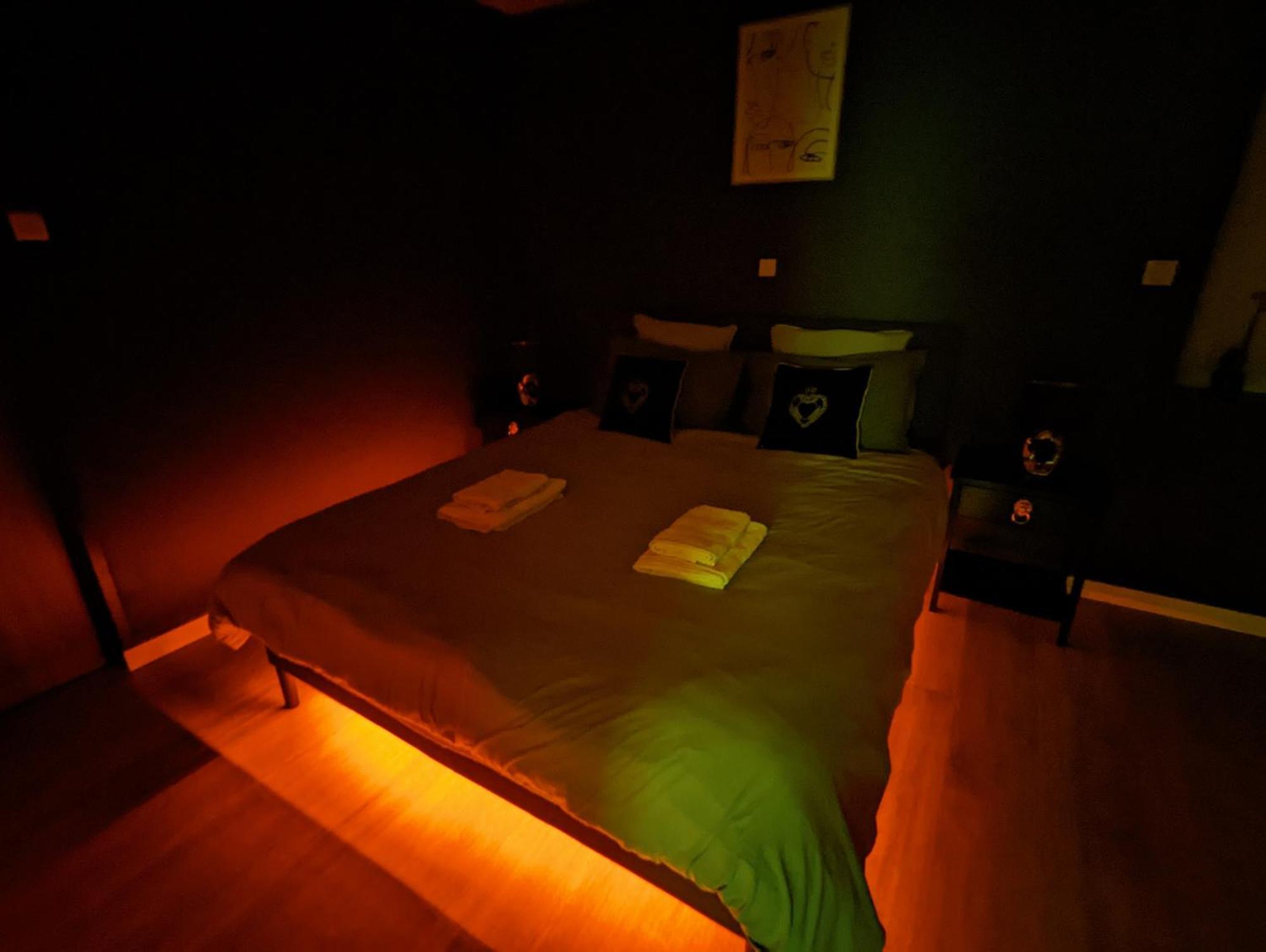 Suite Romantique Jacuzzi Moulins  Exterior photo